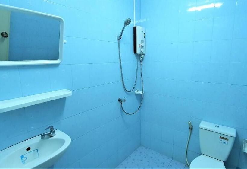 ホテル Chalong Stay Well By Palai Seafood