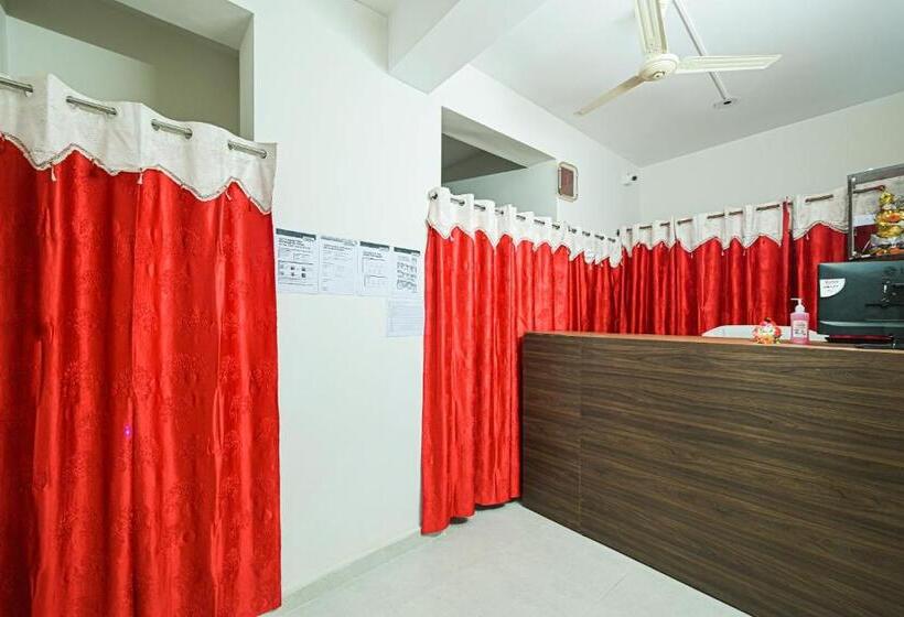 هتل Oyo 85156 Prateek A1 Residency