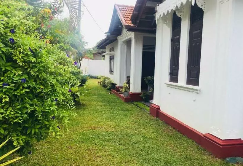 ペンション Ma` Holidays   Villa Induruwa