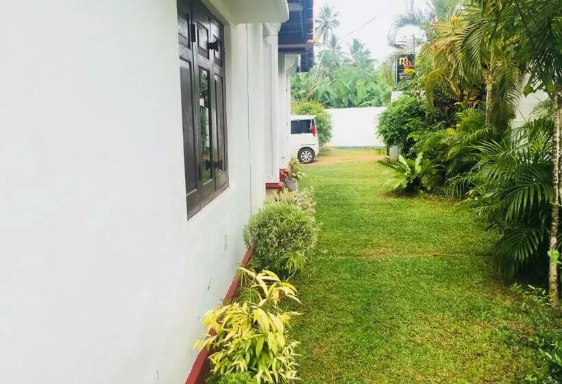 ペンション Ma` Holidays   Villa Induruwa