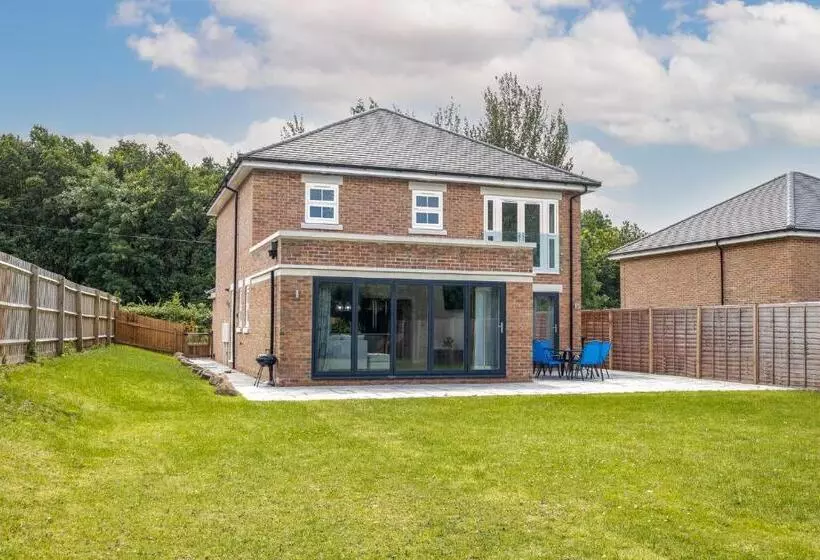 The Orchard   Spacious 5 Bed