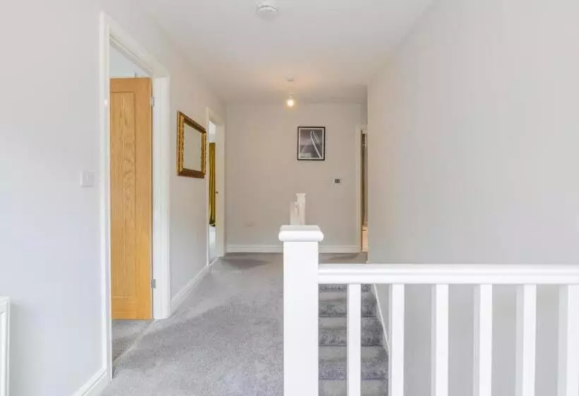 The Orchard   Spacious 5 Bed