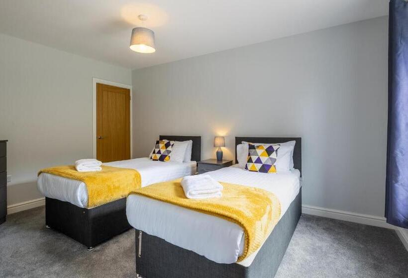 The Orchard   Spacious 5 Bed