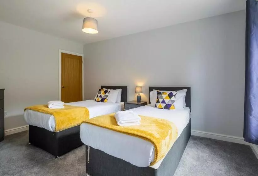 The Orchard   Spacious 5 Bed