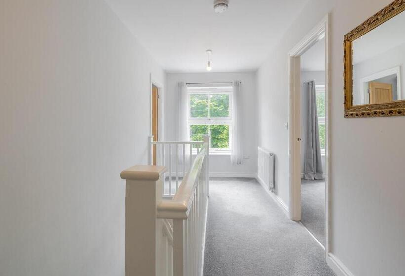 The Orchard   Spacious 5 Bed