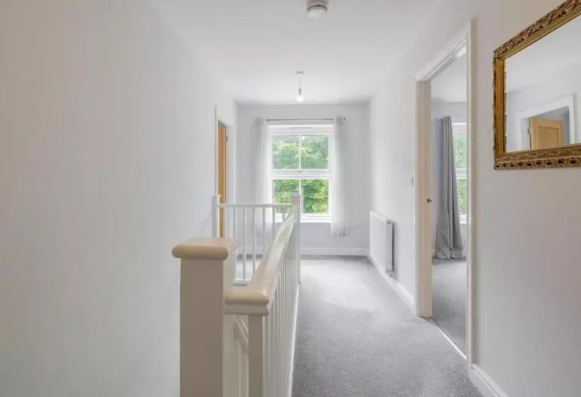 The Orchard   Spacious 5 Bed