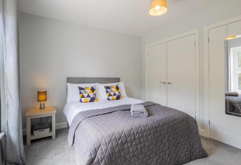 The Orchard   Spacious 5 Bed