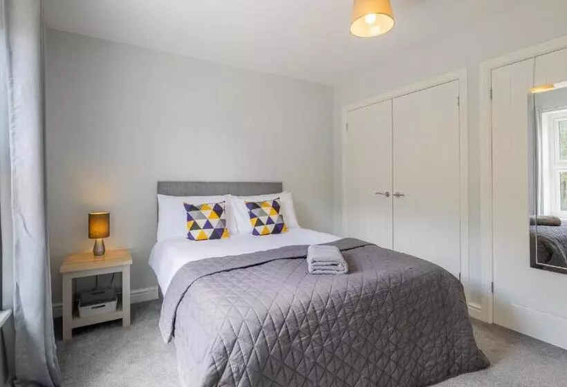 The Orchard   Spacious 5 Bed