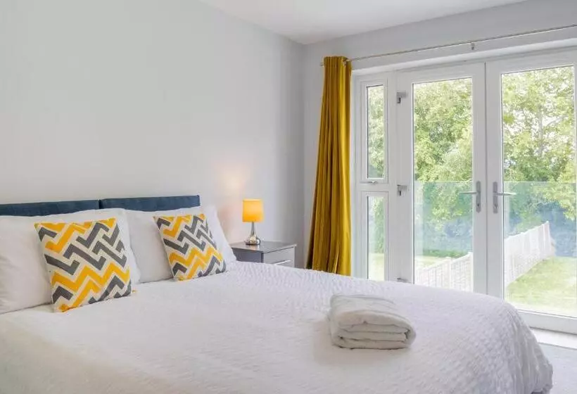 The Orchard   Spacious 5 Bed