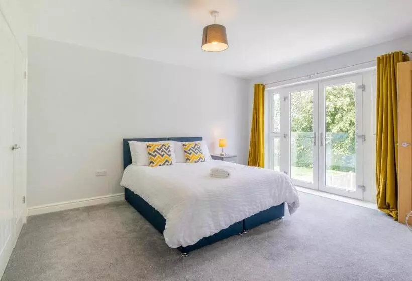 The Orchard   Spacious 5 Bed