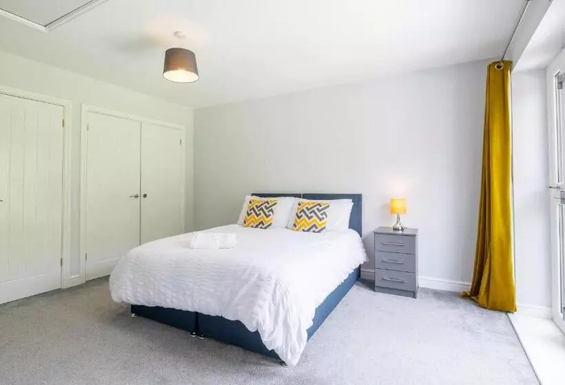 The Orchard   Spacious 5 Bed