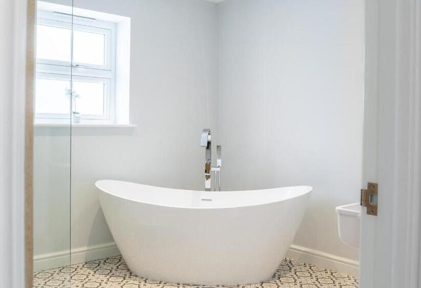 The Orchard   Spacious 5 Bed