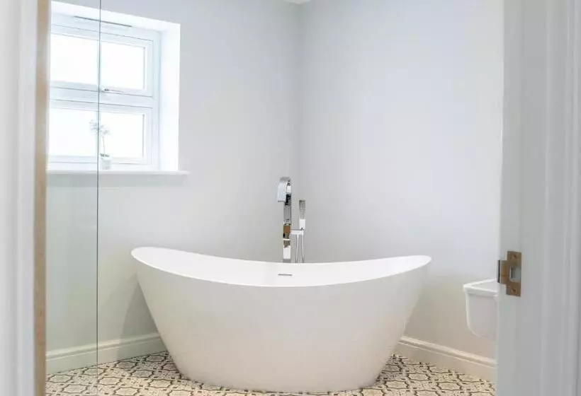 The Orchard   Spacious 5 Bed