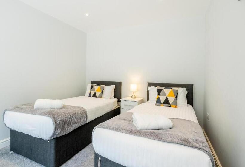 The Orchard   Spacious 5 Bed