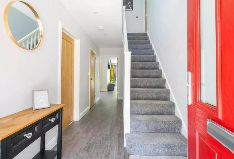 The Orchard   Spacious 5 Bed