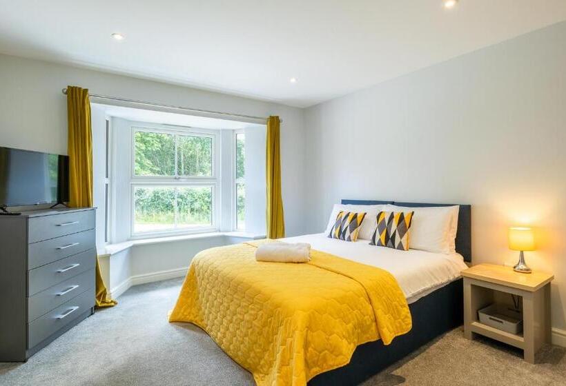 The Orchard   Spacious 5 Bed