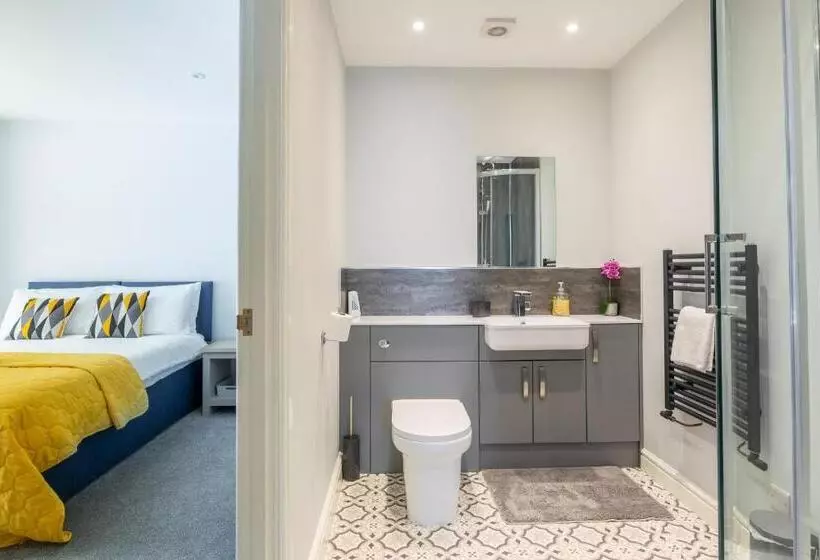 The Orchard   Spacious 5 Bed