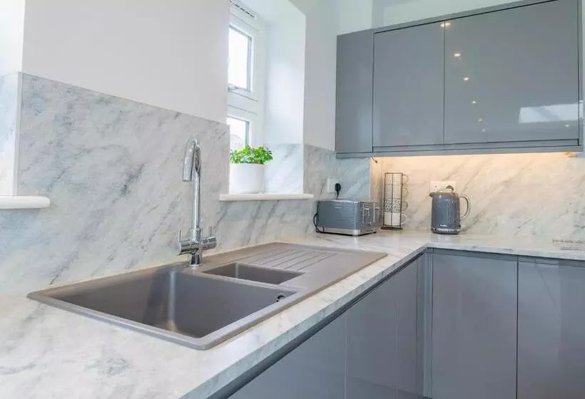 The Orchard   Spacious 5 Bed