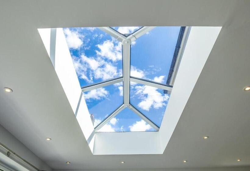 The Orchard   Spacious 5 Bed