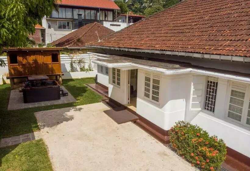 Alberg Lost & Found Kandy