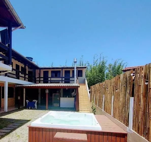Retkeilymaja Pantai Pousadas   Jacuzzi Aquecida E 300 Metros Da Praia Da Ferrugem