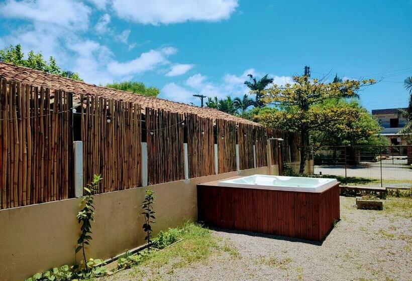 ユースホステル Pantai Pousadas Jacuzzi Aquecida E 300 Metros Da Praia Da Ferrugem