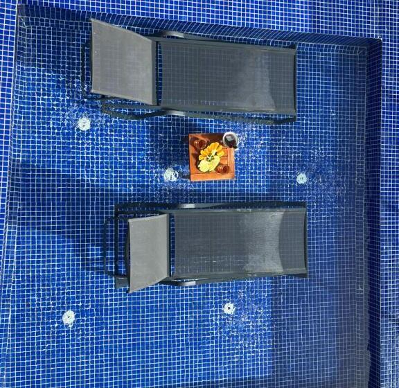 تختخواب و صبحانه Su Butik