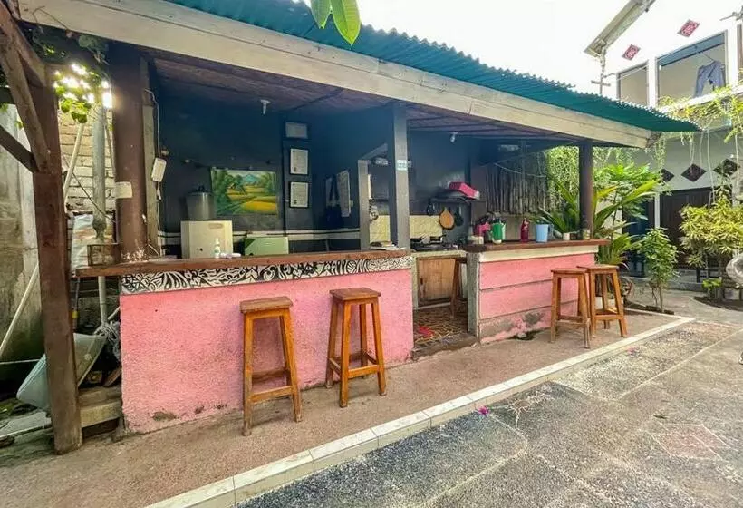 ホテル 711 Gili Trawangan Mitra Reddoorz