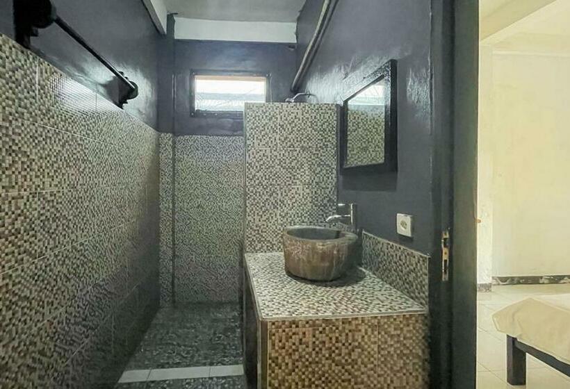 ホテル 711 Gili Trawangan Mitra Reddoorz