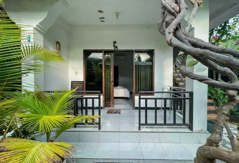 ホテル 711 Gili Trawangan Mitra Reddoorz