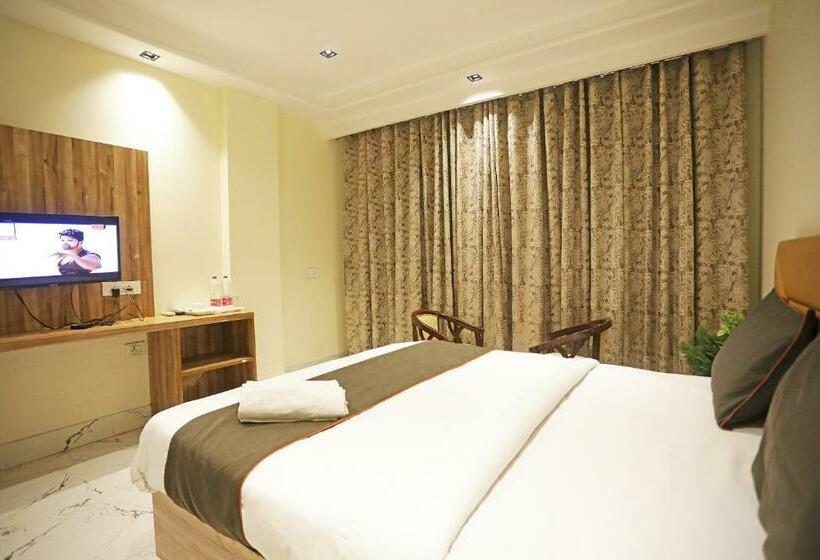 酒店 Goodluck Suites Near Delhi Airport