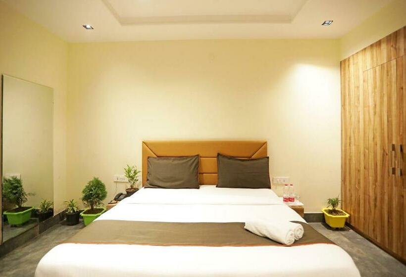 酒店 Goodluck Suites Near Delhi Airport