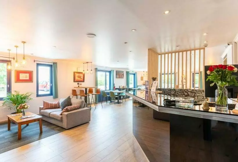 Hotelli Kyriad Creil   Chantilly Nord