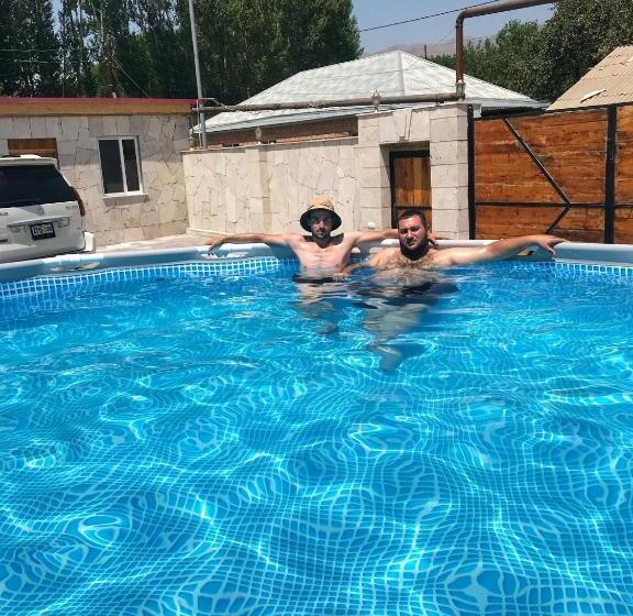 پانسیون White House