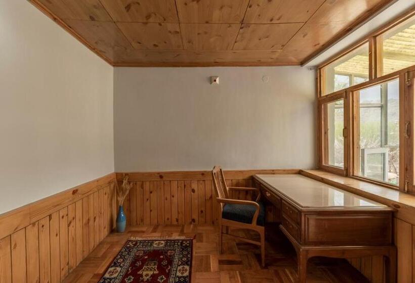 Primrose Cottage, 1 Bhk Villa W Garden By Roamhome