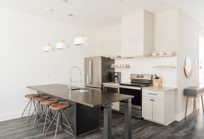 The Grove By Avantstay