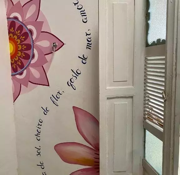 Tropicália Hostel E Pousada