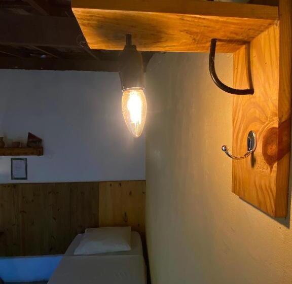 Tropicália Hostel E Pousada