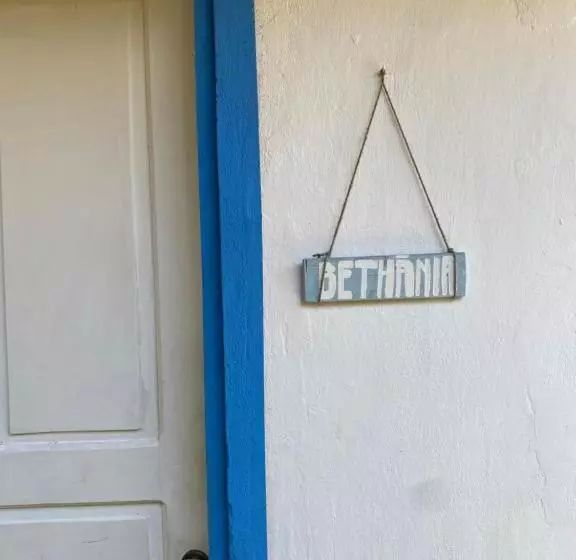 Tropicália Hostel E Pousada