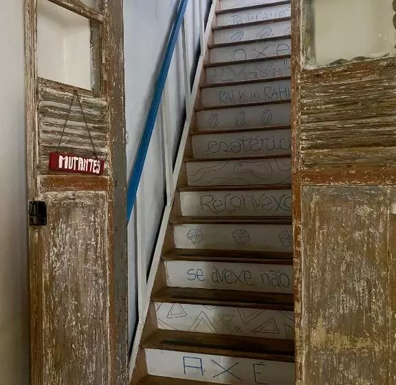 Tropicália Hostel E Pousada