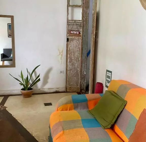 Tropicália Hostel E Pousada