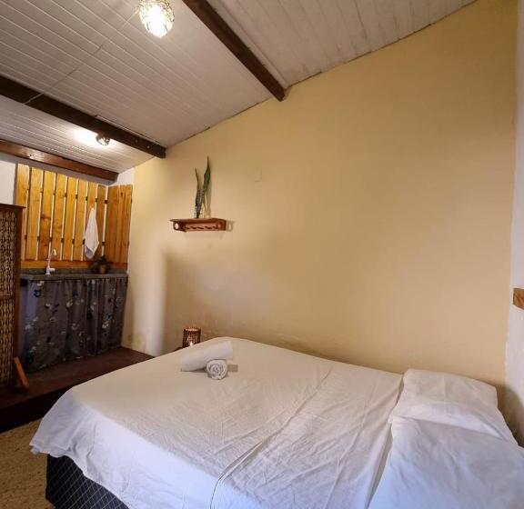 Tropicália Hostel E Pousada