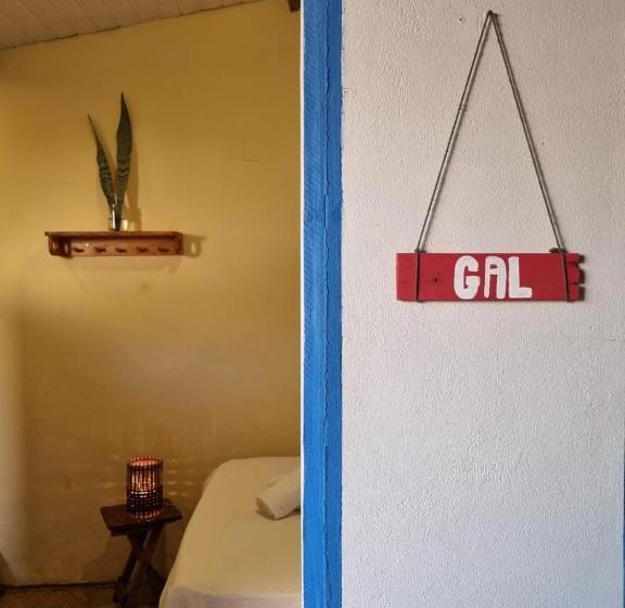 Tropicália Hostel E Pousada