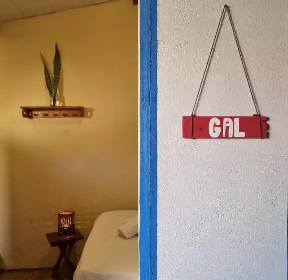 Tropicália Hostel E Pousada