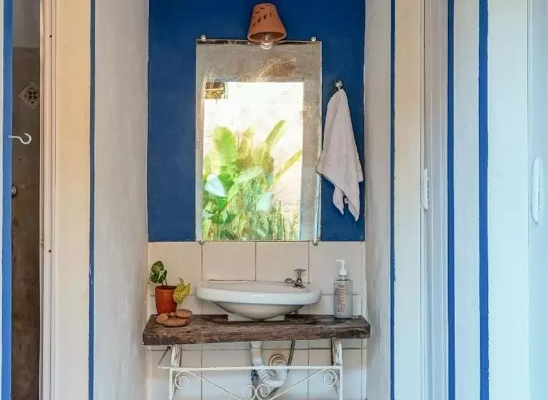 Tropicália Hostel E Pousada