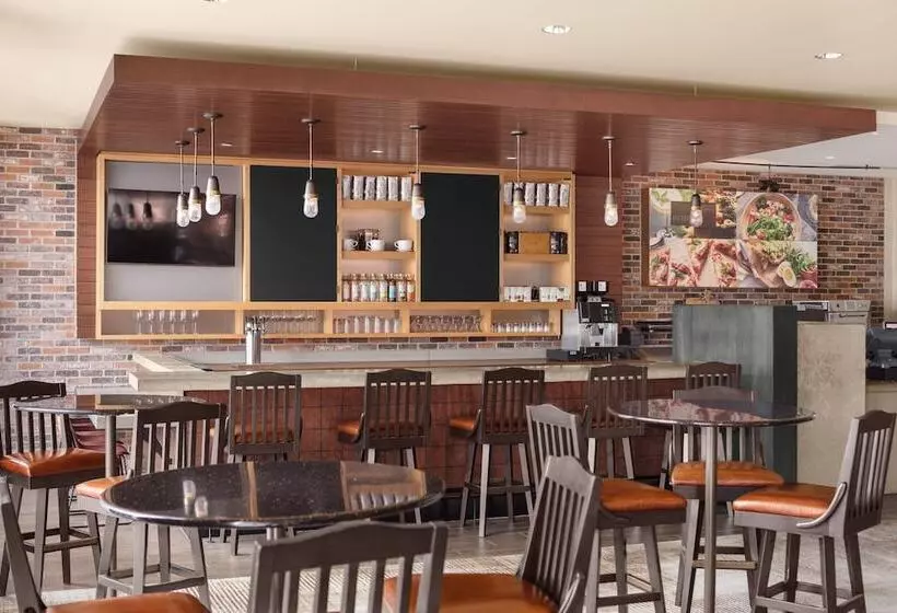 فندق Courtyard By Marriott Portland Downtown/waterfront