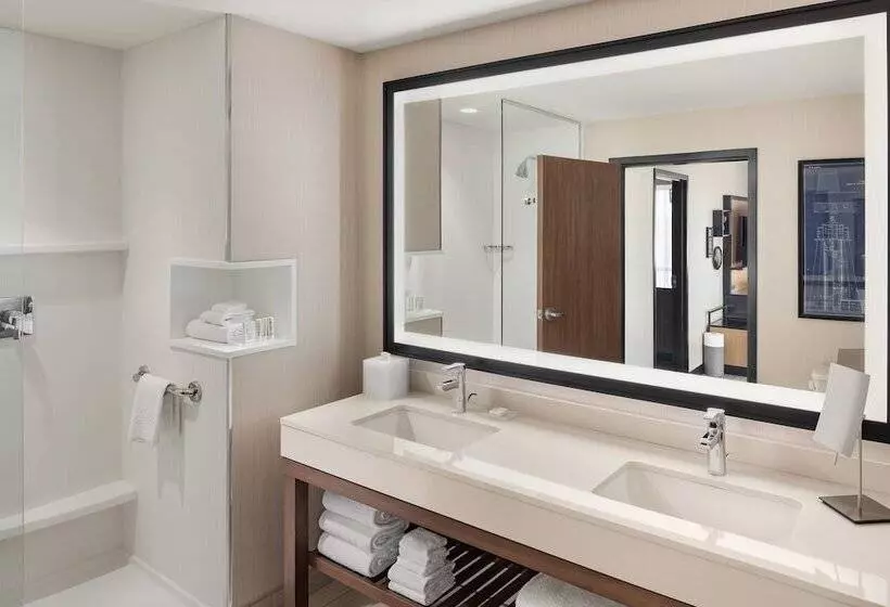 فندق Courtyard By Marriott Portland Downtown/waterfront