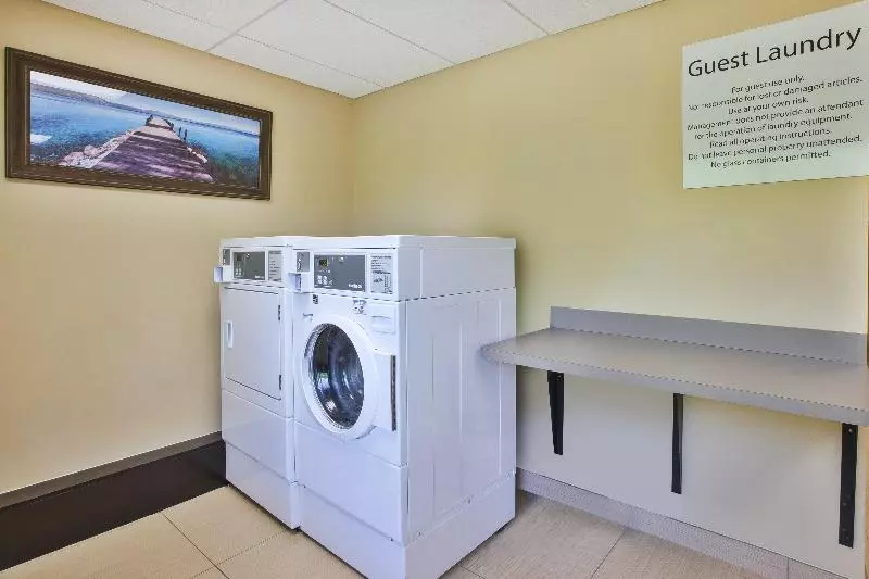 Hotel Holiday Inn Express & Suites Geneva Finger Lakes, An Ihg