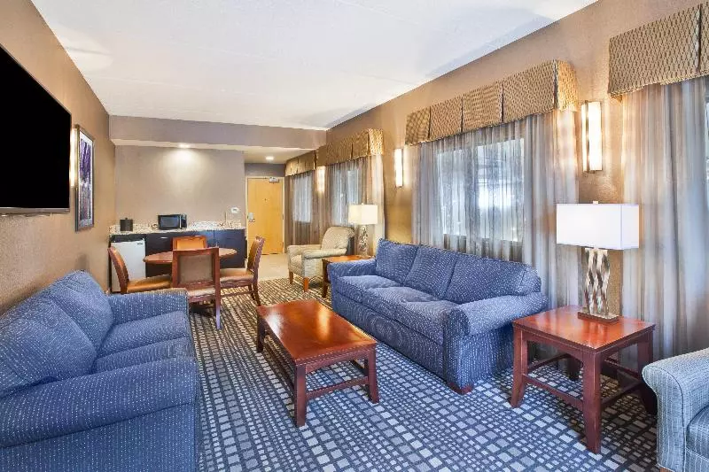 Hotel Holiday Inn Express & Suites Geneva Finger Lakes, An Ihg