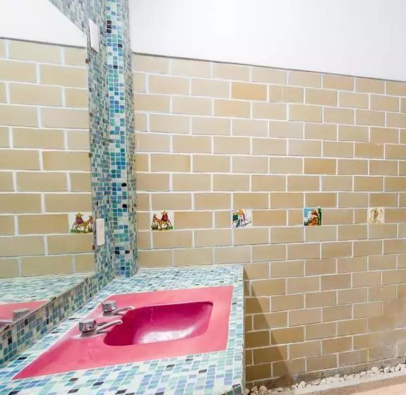 בית מלון כפרי Miami Acapulco